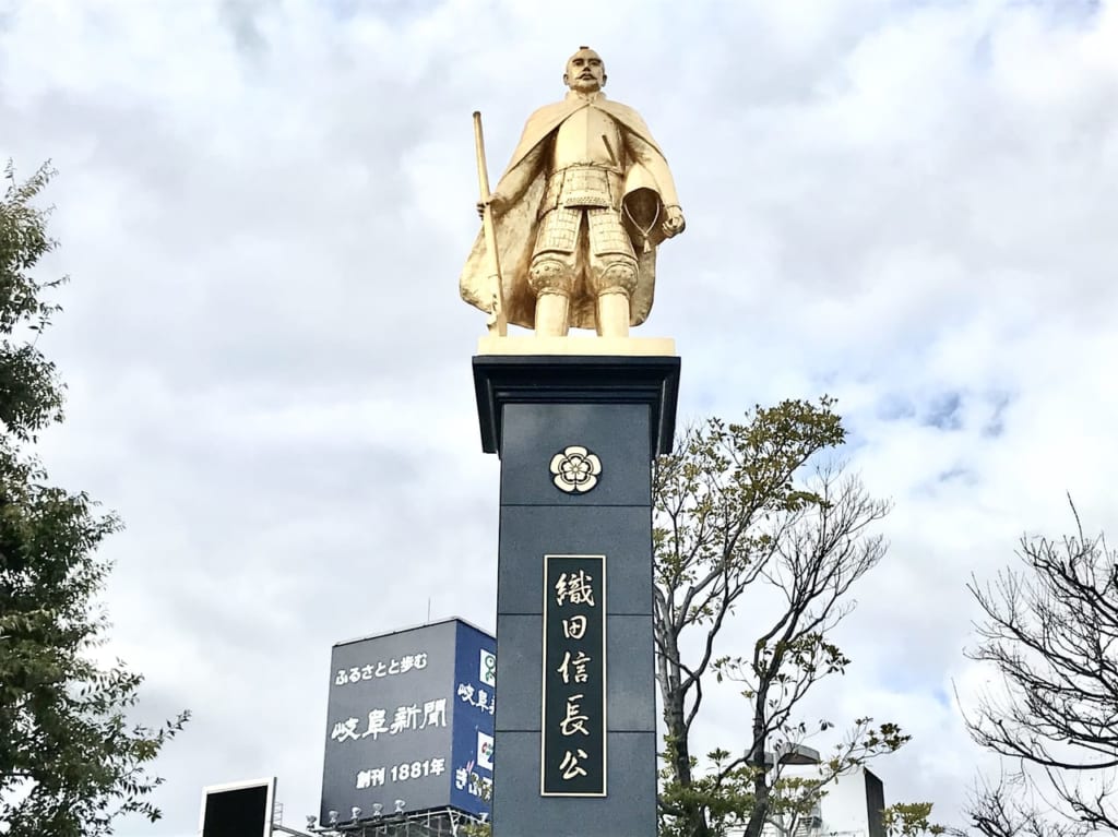 【岐阜市】 JR岐阜駅前にそびえ立つ『黄金の織田信長公像』